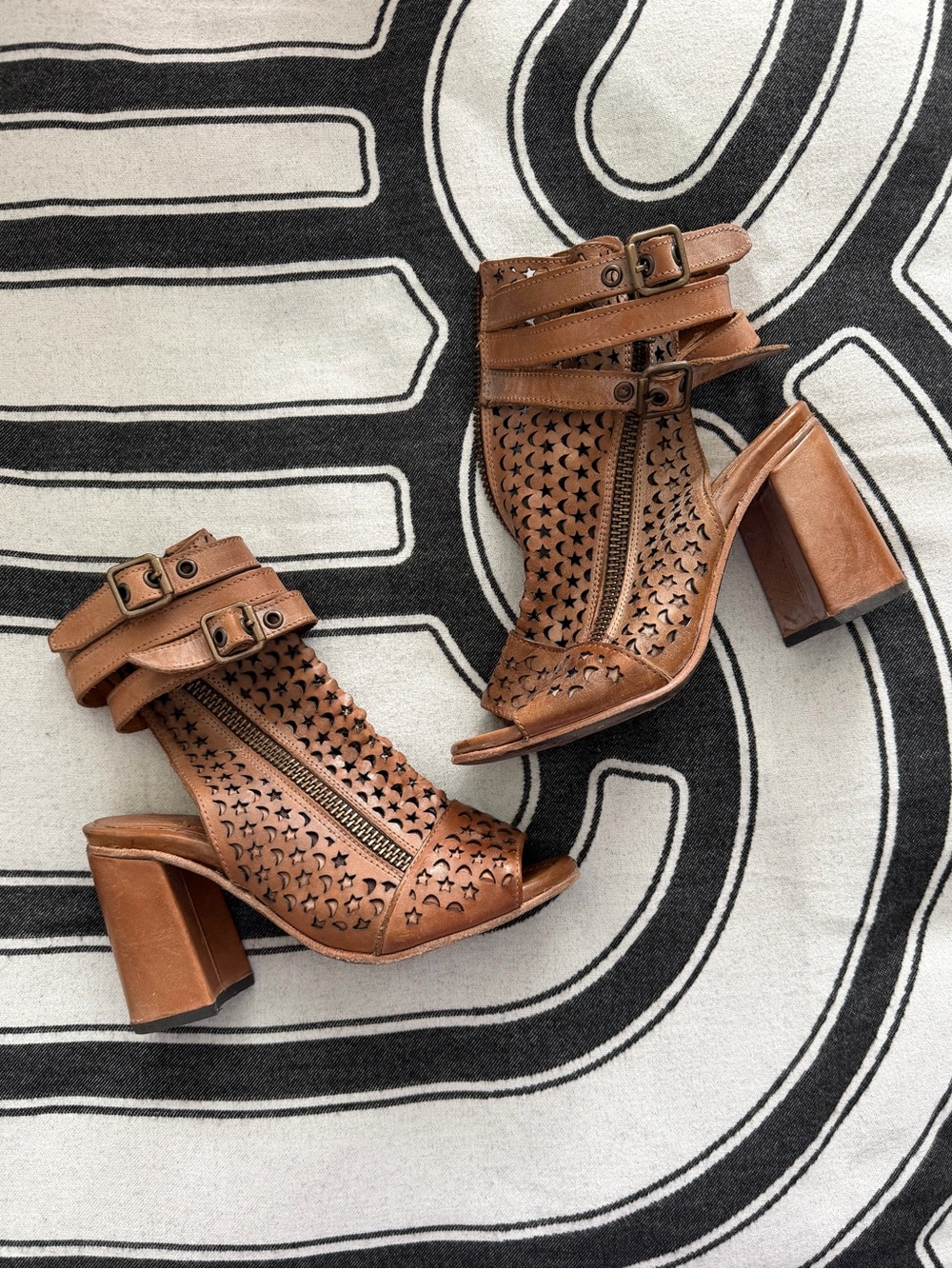 Freebird Theresa Sandals Size 9